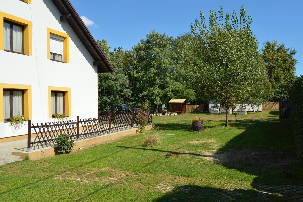 Nature Centrum Vendégház Gyortelek Exterior foto