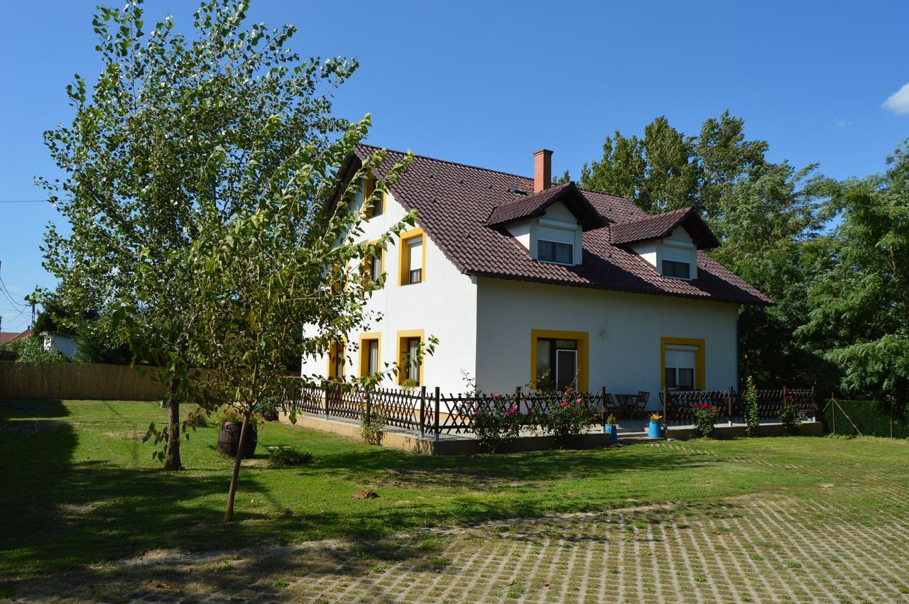 Nature Centrum Vendégház Gyortelek Exterior foto